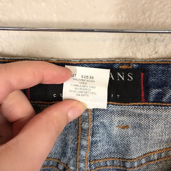 Vintage Guess Jeans Made in America High rise Medium Wash Tapered leg Mom Jean - Picture 4 of 9